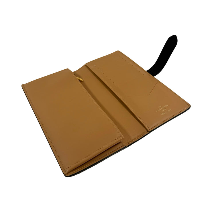 Louis Vuitton - Taurilon LV Vertical Capucines Black Wallet